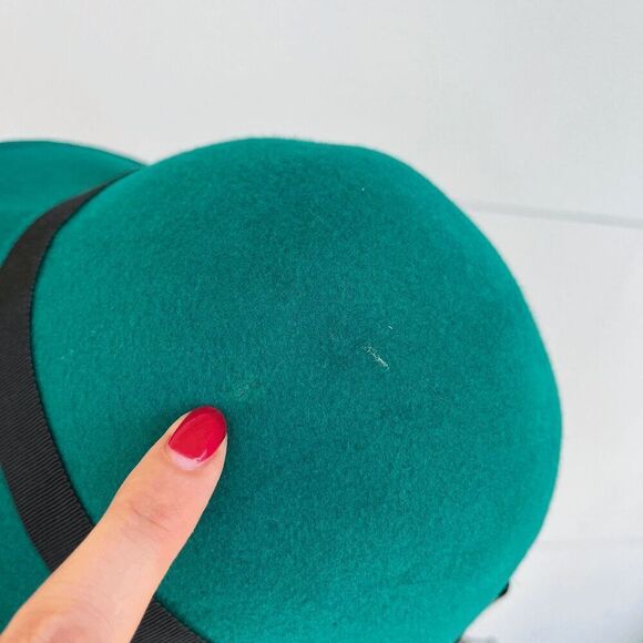 Vintage 1950s Geo. W. Bollman Green Wool Felt Doeskin Cloche Hat Black Bow Detai - Picture 6 of 8